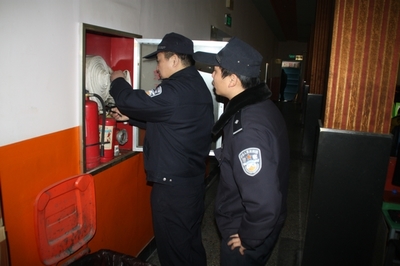 東興社區(qū)節(jié)前慰問困難家庭